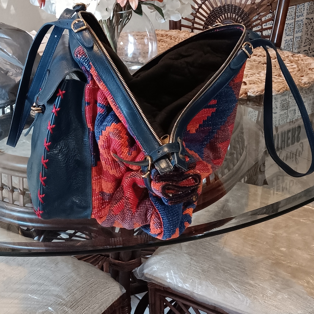 Elegant NWT Women's Large Convertible handbag or backpack or overnight Bag""